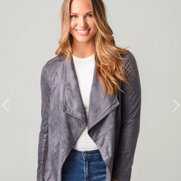 BB Dakota by Steve Madden Jackets & Blazers - NWOT BB Dakota Charcoal Faux Suede Wade jacket in size Medium